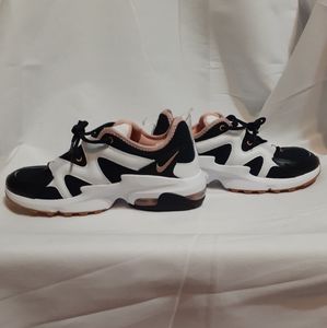 NWT Womens Nike Air Max Graviton size 8🔥